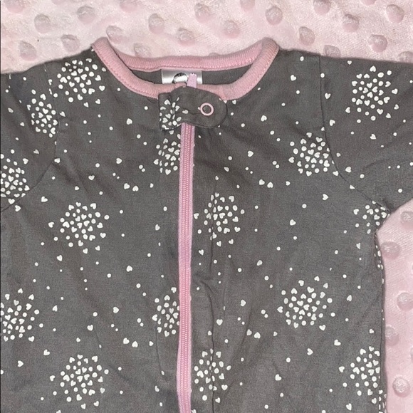 Onesie / PJs - Picture 2 of 2